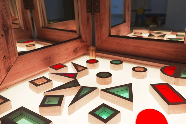 Yaşayan ve aktif eğitim alanı masa lambası