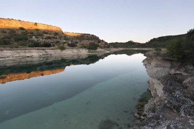 Ruidera lagün içinde günbatımı manzara. 