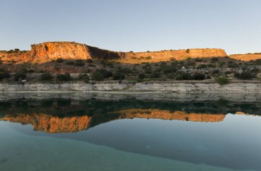 Ruidera lagün içinde günbatımı manzara. 