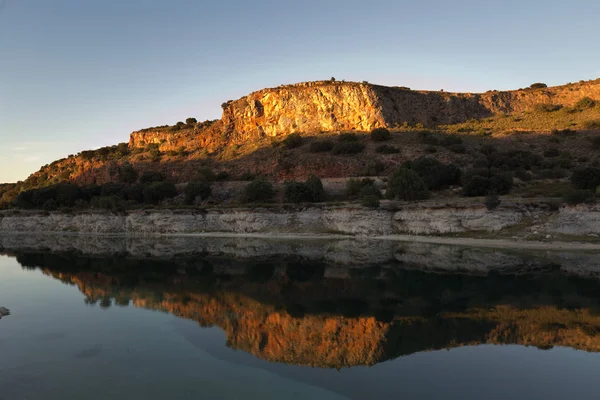 Ruidera lagün içinde günbatımı manzara. 