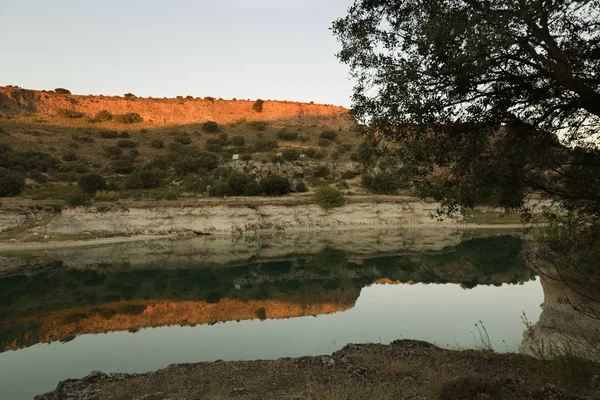 Ruidera lagün içinde günbatımı manzara. 