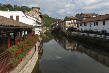 SAINT Jean PIED de bağlantı noktası.