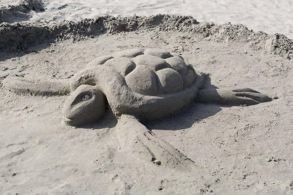 รูปปั้นทรายจากชายหาด — ภาพถ่ายสต็อก