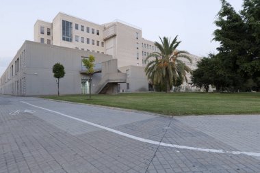 Üniversite Hastanesi San Joan binanın dış