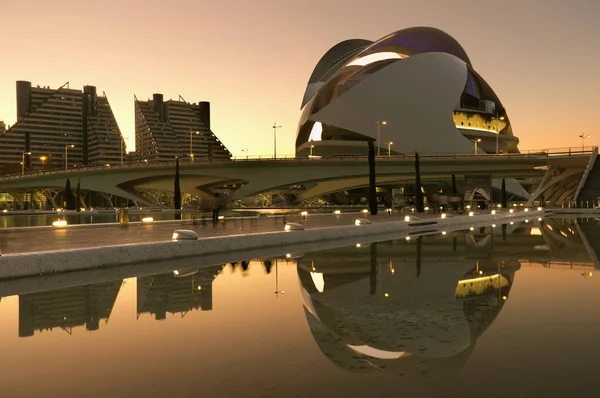 Palau de les Arts Reina Sofia je operní dům v Valencie — Stock fotografie