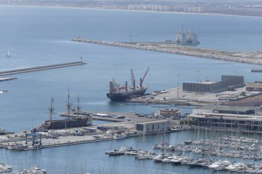 Alicante bağlantı noktası Santa Barbara Castle sayısı.