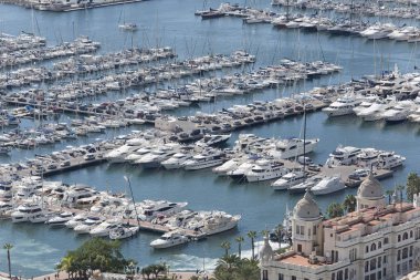Alicante bağlantı noktası Santa Barbara Castle sayısı.