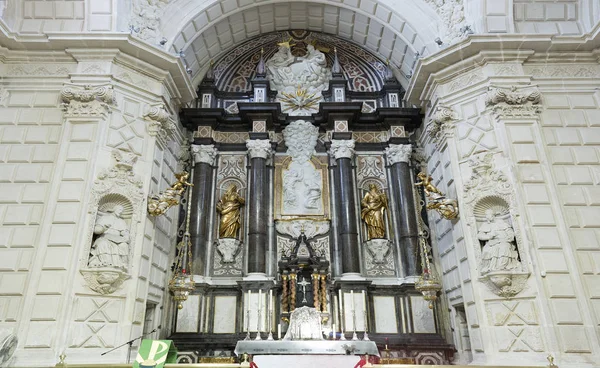 Detalles en el interior de la iglesia de San Nicol de Bari — Foto de Stock