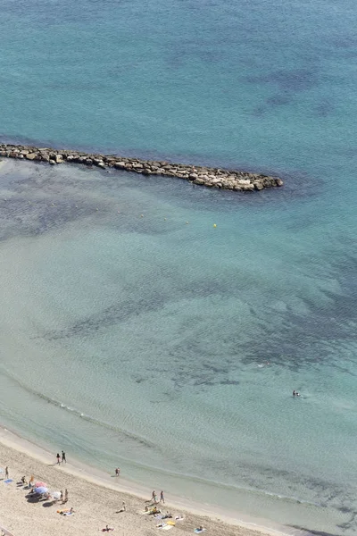 Postiguet 海滩上的绿松石水 — 图库照片