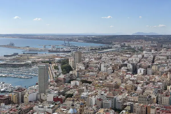 Vistas de la ciudad de Alicante desde el Castillo de Santa Bárbara . — Foto de Stock