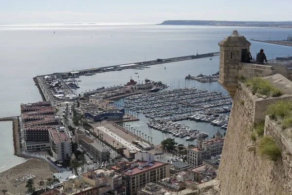 Vistas del puerto de Alicante desde el Castillo de Santa Bárbara . — Foto de Stock