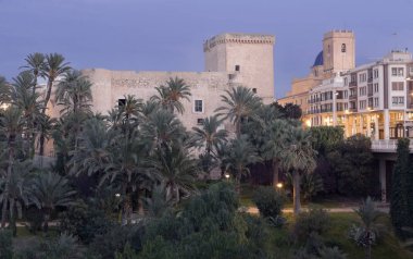 Elche şehir dusk görünümlerini.