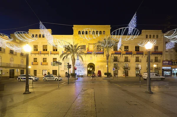 Praça da Câmara Municipal da cidade de Elche, com decoração de Natal — Fotografia de Stock