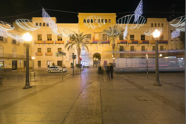 Praça da Câmara Municipal da cidade de Elche, com decoração de Natal — Fotografia de Stock