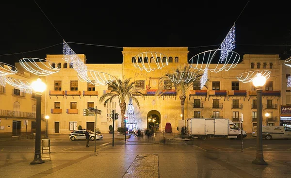 Praça da Câmara Municipal da cidade de Elche, com decoração de Natal — Fotografia de Stock