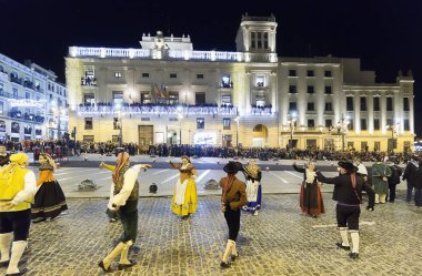Cabalgata de los Reyes Magos Alcoy şehir içinde.