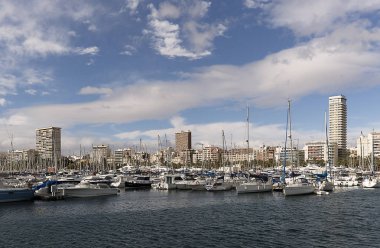 Alicante şehir liman manzarası
