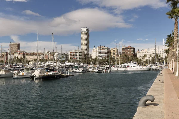 Vistas del puerto de la ciudad de Alicante — Foto de Stock