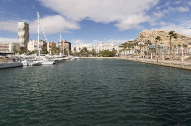 Alicante şehir liman manzarası