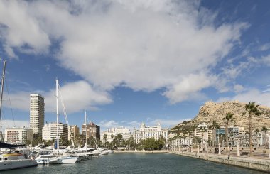 Alicante şehir liman manzarası