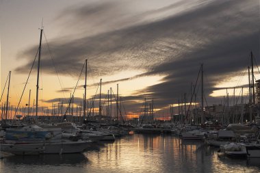 Bağlantı noktası Alicante bir soğuk kış günbatımı sırasında