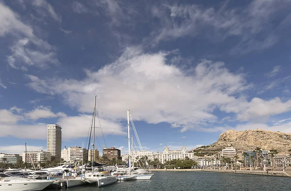 Widok na port w mieście Alicante — Zdjęcie stockowe