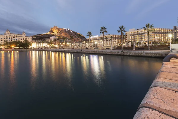 Skyline de la ville d'Alicante depuis son port . — Photo