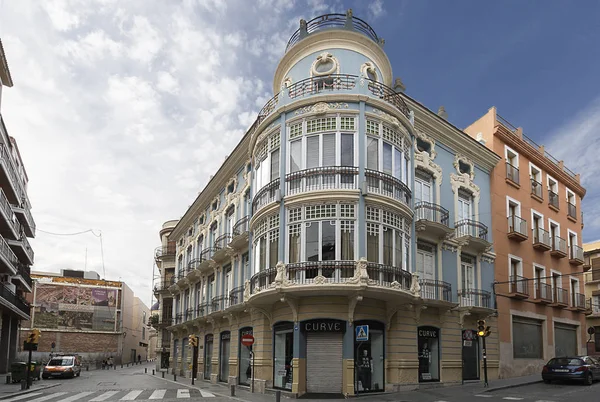 Gevel van de dikke darm gebouw in de stad van Orihuela. — Stockfoto