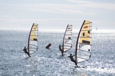 Alicante, İspanya. 1 Aralık 2019. İspanya 'nın Alicante şehrinde kışın yelkencilik şampiyonası.