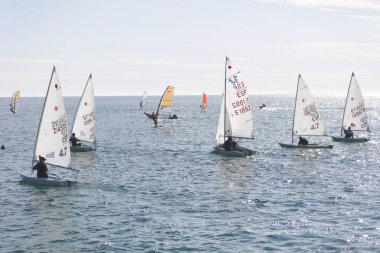 Alicante, İspanya. 1 Aralık 2019. İspanya 'nın Alicante şehrinde kışın yelkencilik şampiyonası.