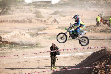 Elche, İspanya. 19 Kasım 2019: İspanya 'nın Elche şehrinde motokros yarışması.