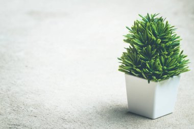 Zemin antika arka plan üzerinde küçük Yapay ağaç. kopya alanı 