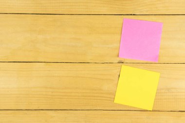 Kopyalama alanı post it ahşap tablo