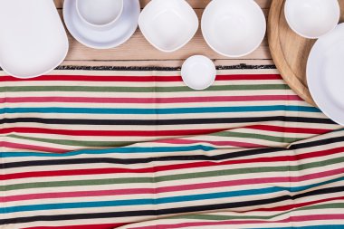 Üstten Görünüm boş tabak dokulu ahşap arka plan üzerinde