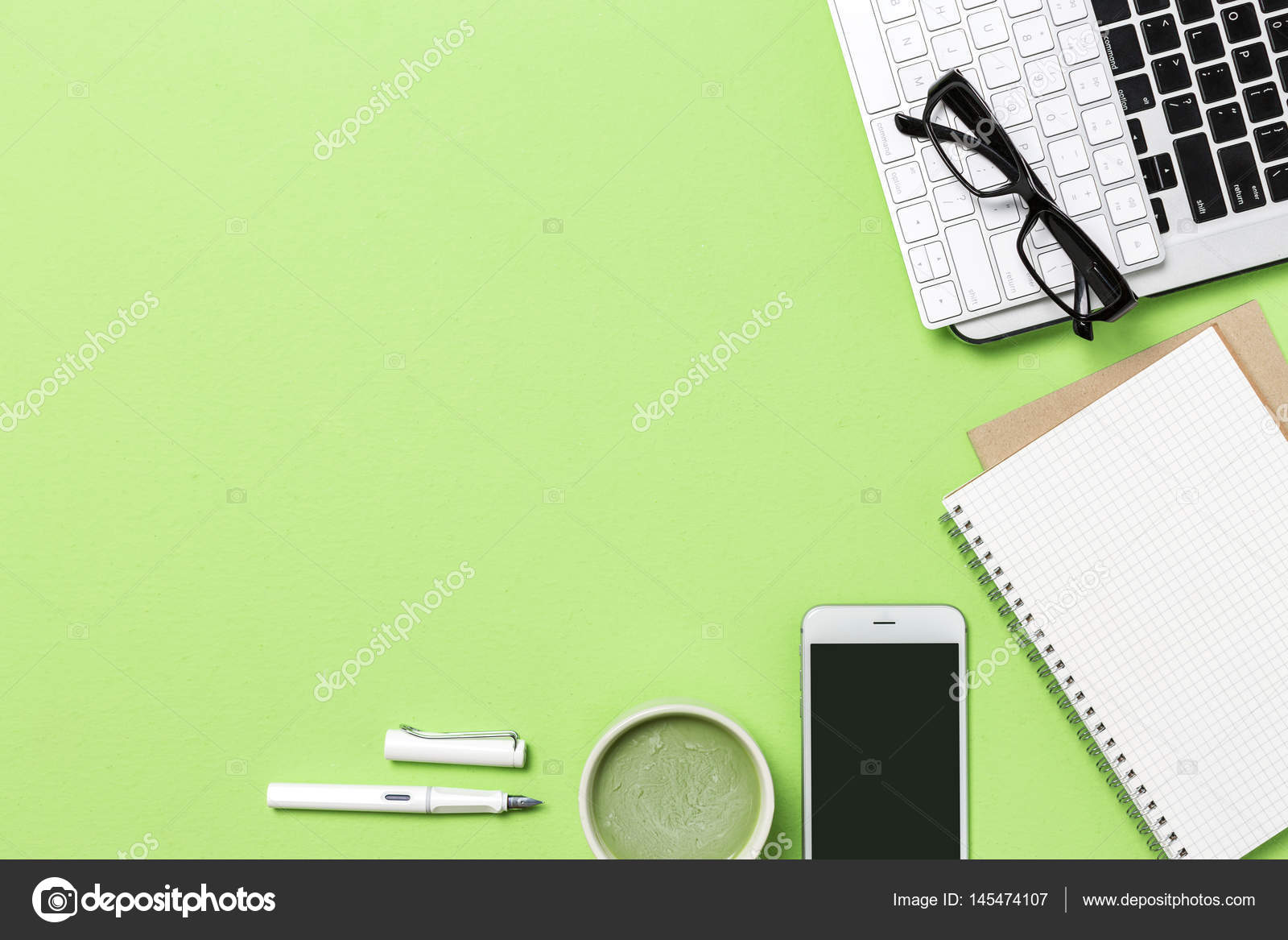 Mô phỏng nơi làm việc văn phòng trên nền xanh của bàn làm việc giúp bạn tập trung vào công việc một cách tốt nhất. Không gian làm việc với màu xanh lá cây mang lại sự thư giãn, tươi mới và tăng cường hiệu suất làm việc. Hãy xem hình ảnh để thấy rõ sự khác biệt khi làm việc trên nền xanh.