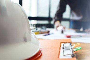 İş adam çalışkan için çizim mimar mühendis