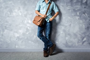 Vintage erkekler Garnit¸rleri retro tarzı lof üzerinde düşük anahtar aydınlatma ile