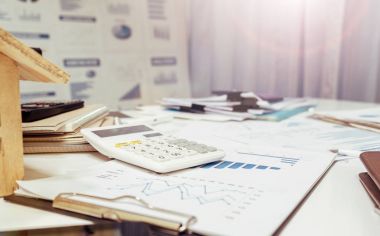 Office evrak gayrimenkul konsept çalışma tablo masasında.