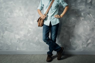 Vintage erkekler Garnit¸rleri retro tarzı lof üzerinde düşük anahtar aydınlatma ile