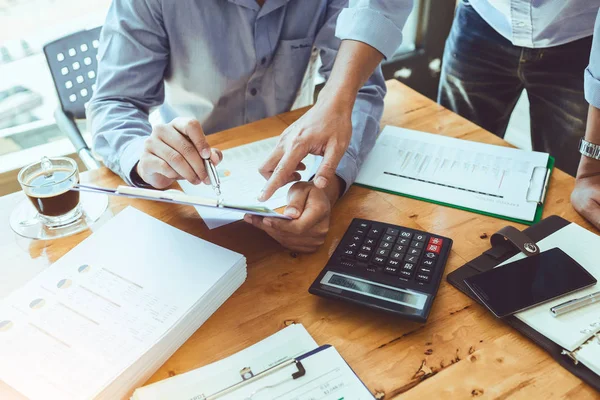 Takım çalışması iş memur sabit yatırım finansal dosya çalışma