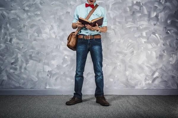 Vintage erkekler Garnit¸rleri retro tarzı lof üzerinde düşük anahtar aydınlatma ile