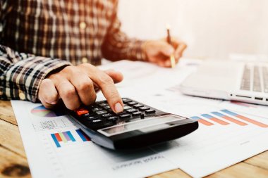 Erkekler için bilgi göndermek için bireysel gelir vergisi hesaplama