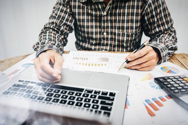 Erkekler için bilgi göndermek için bireysel gelir vergisi hesaplama