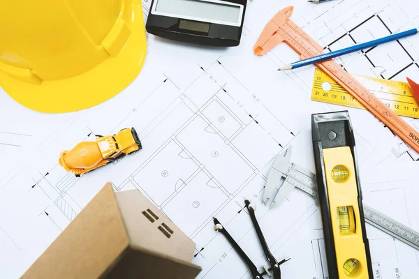 Herramientas y equipos de ingeniero en la sala de trabajo — Foto de Stock