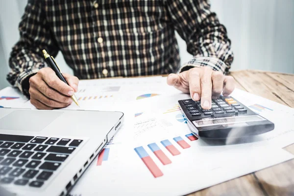 Men Calculating Individual Income Tax Send Information Government Agencies Using — Stock Photo, Image