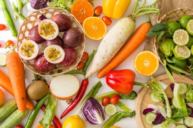 Üstten Görünüm mix diyet sebze sağlıklı bakım, havuç, limon, tutku meyve.