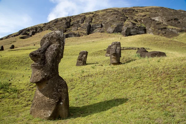 Cantera de piedra Rano Raraku en Isla de Pascua — Foto de Stock