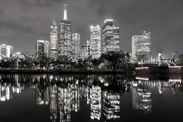 Melbourne skyline weergave zwart en wit — Stockfoto