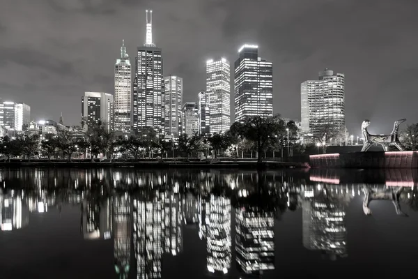 Melbourne silüeti görünümü siyah ve beyaz — Stok fotoğraf