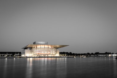 Kopenhag Opera Binası siyah ve beyaz